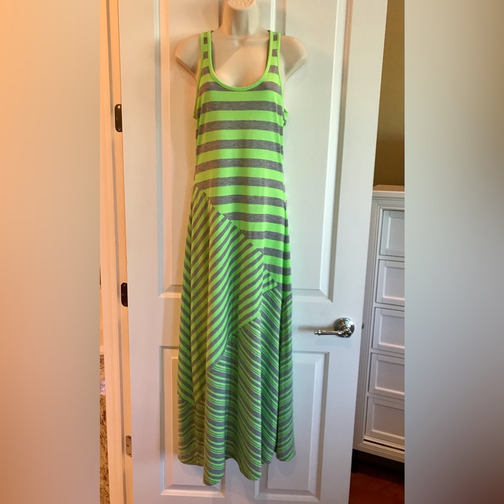 Maxi Dress LARGE Teen Striped sleeveless. Cutout back perfect beach coverup!